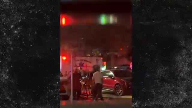 波波维奇在餐馆突然晕倒 被担架抬上救护车