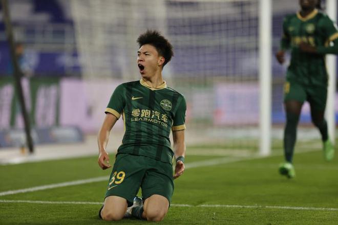 潘伟力：王钰栋能力尚需提升，五大联赛需顶尖实力。