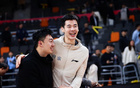 CBA前锋合同到期，多家俱乐部争抢，数据佳难入国家队。